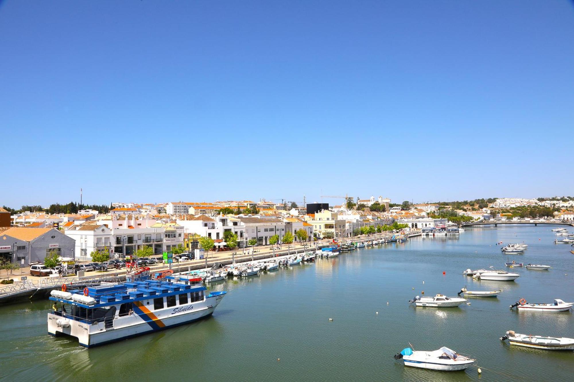 Beautiful Town Centre Townhouse With Shared Pool Tavira